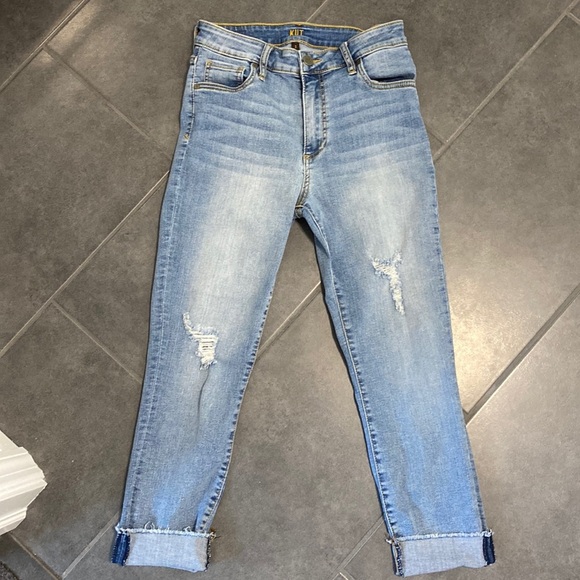Kut from the Kloth Denim - Ellen Capri High Rise Distressed Frayed Hem Straight leg jean Eco size 2